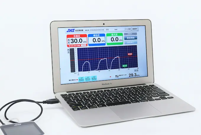 舌圧測定のイメージ、保存される舌圧測定データの例